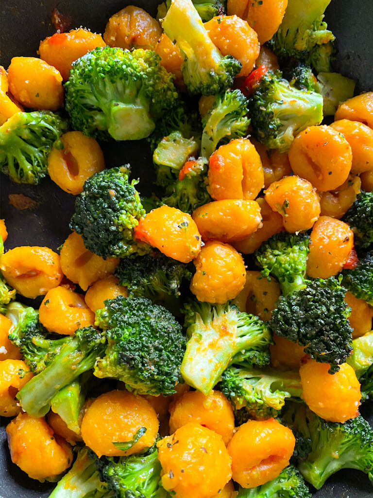 gnocchi de calabaza y brócoli