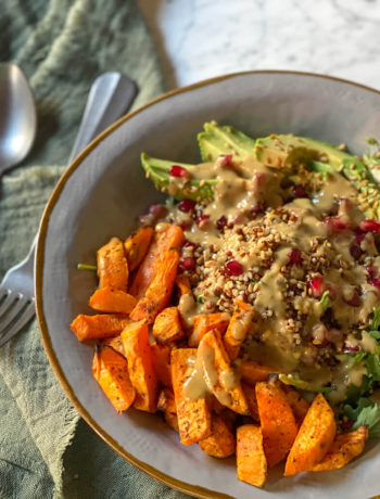 Ensalada de quinoa, boniato y aguacate.